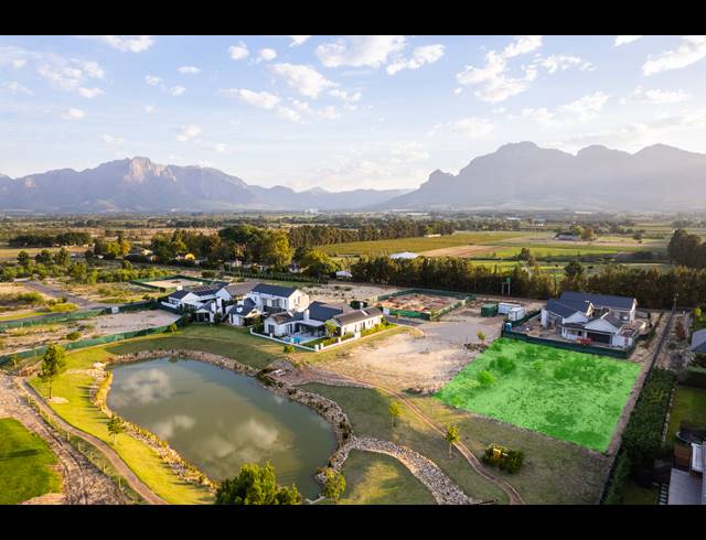 1,045M² VACANT LAND FOR SALE IN PEARL VALLEY GOLF & COUNTRY ESTATE